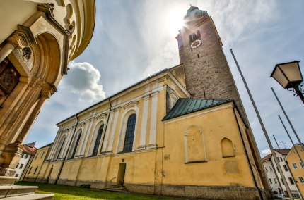 Die Stadtpfarrkirche St. Nikolaus in Mühldorf am Inn, © Tourismusverband Inn-Salzach