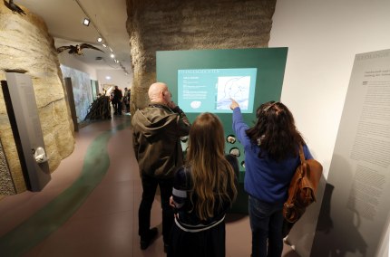 Besucher im Stadtmuseum Burghausen, &copy; Stadtmuseum Burghausen