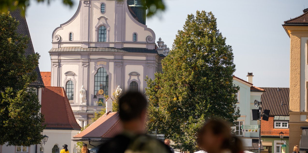 Pilger an der Päpstliche Basilika Altötting, © Inn-Salzach Tourismus