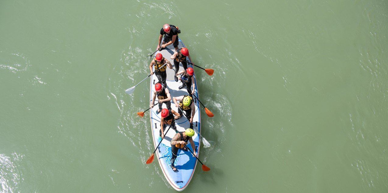 Gruppentour auf dem Riesen-SUP für 8 Personen, © Inn-Salzach Tourismus