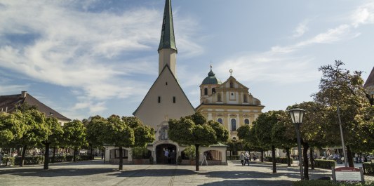 Gnadenkapelle mit Schwarzer Madonna und  Urnen bayerischer Könige und Kurfürsten, © Inn-Salzach Tourismus