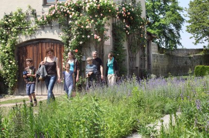 Kräuterwanderung auf der Burg Burghausen, © Burghauser Touristik