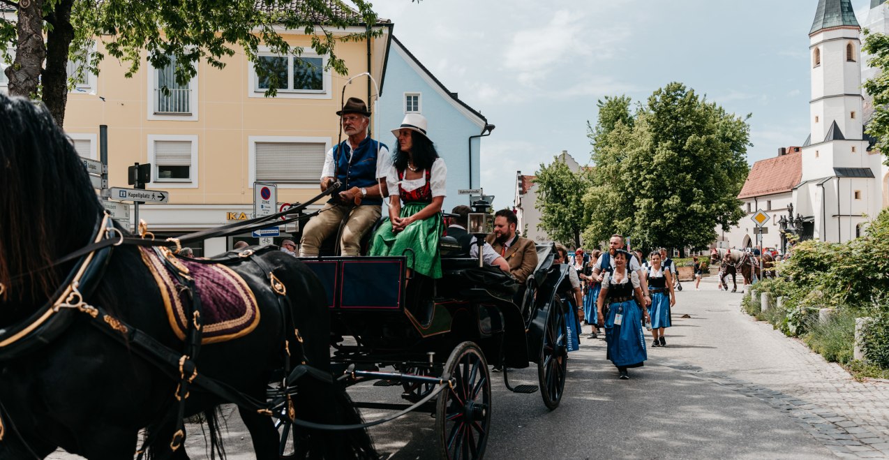 Pferdekutsche mit Familie Hell beim Dultauszug, &copy; Tourismusverband Inn-Salzach
