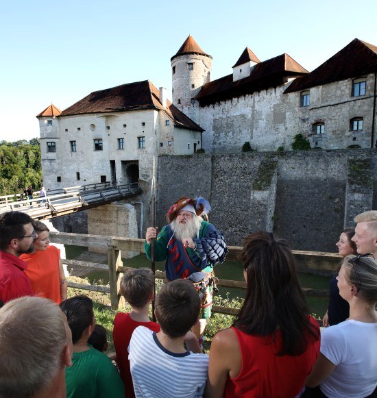 Burgführung in historischen Gewändern, © Burghauser Touristik GmbH