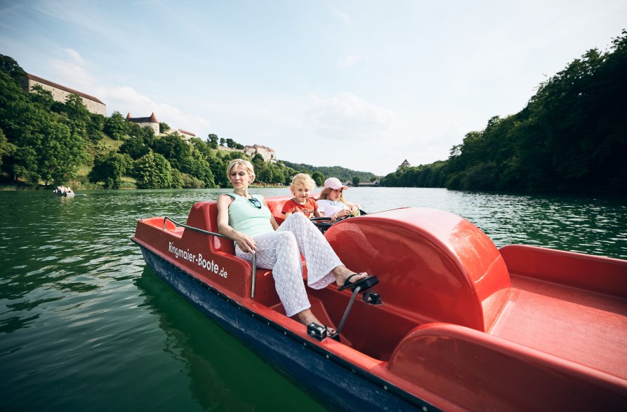 Tretboot fahren auf W&ouml;hrsee Burghausen mit der ganzen Familie, &copy; oberbayern.de, Tobias K&ouml;hler