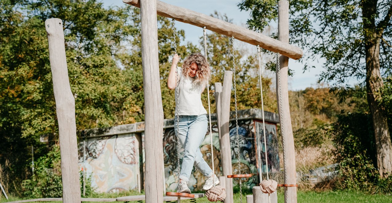 Frau im Motorikpark Winh&ouml;ring, &copy; Inn-Salzach Tourismus