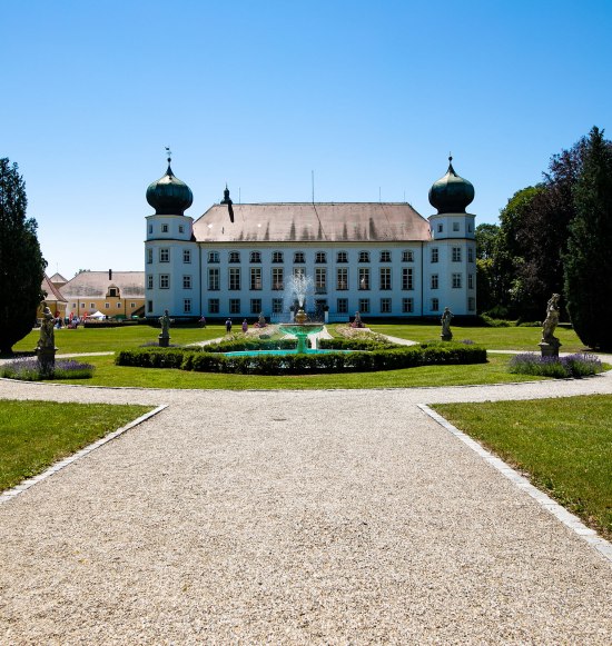 Schloss T&uuml;&szlig;ling Au&szlig;enansicht, &copy; David-Pierce Brill