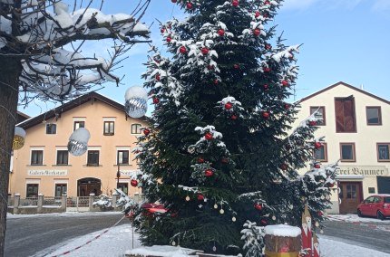 Weihnachtsbaum Garser  
Christkindlmarkt, © Markt Gars