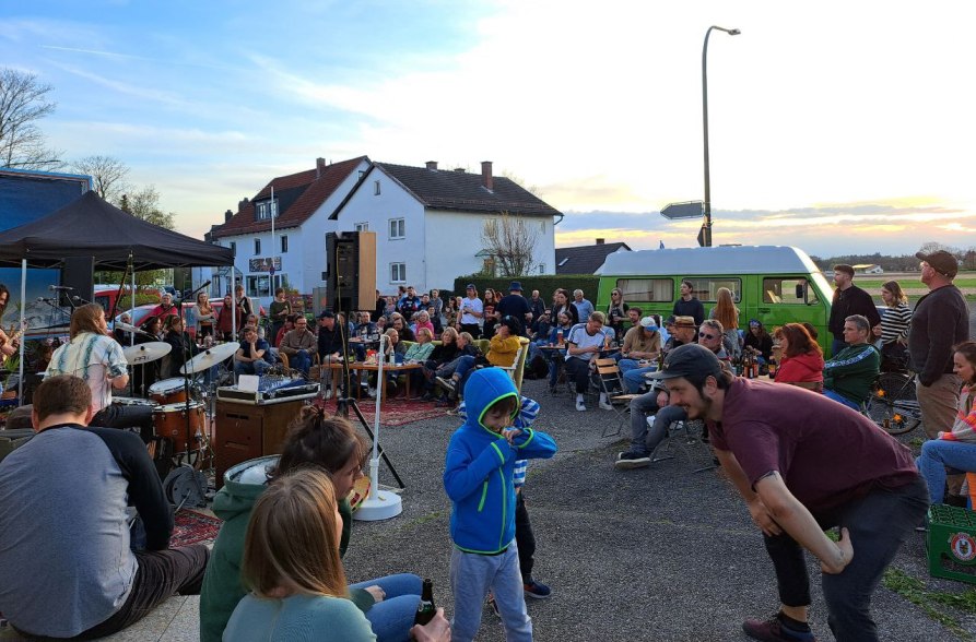 Konzert vor dem Plattenzimmer, &copy; Plattenzimmer e. V.