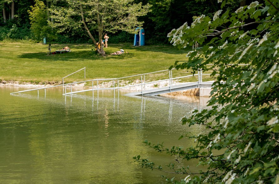 Einstieg in den Badesee Hochmühl, © Inn-Salzach Tourismus
