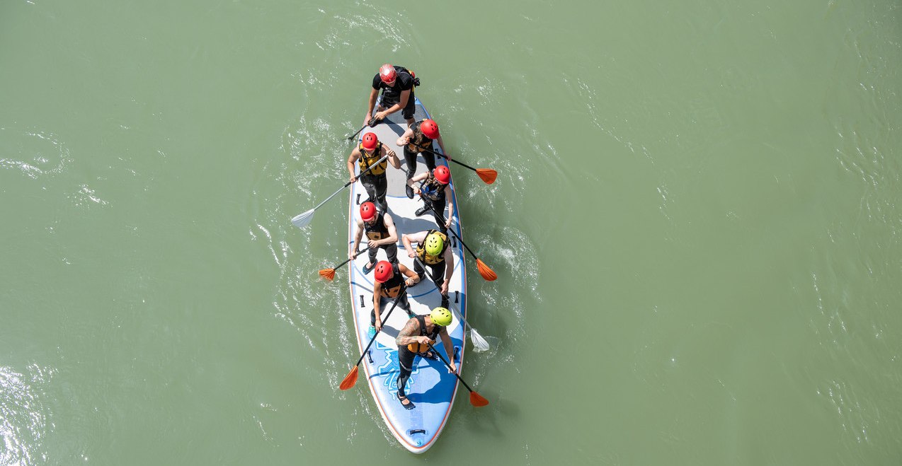 Gruppentour auf dem Riesen-SUP für 8 Personen, © Inn-Salzach Tourismus