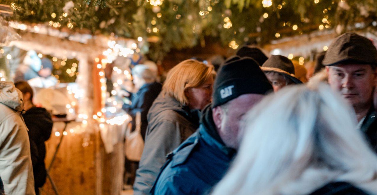 Besucher auf der Erhartinger Bergweihnacht, &copy; Inn-Salzach Tourismus