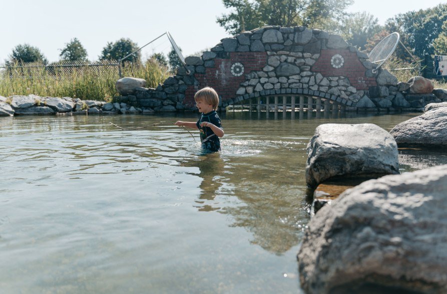 Baden und Spielen in der Grünen Lagune in Ampfing, © Inn-Salzach Tourismus