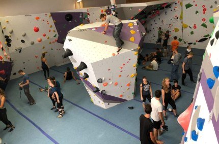Blick von Oben auf die Boulderhalle, &copy; LaVita